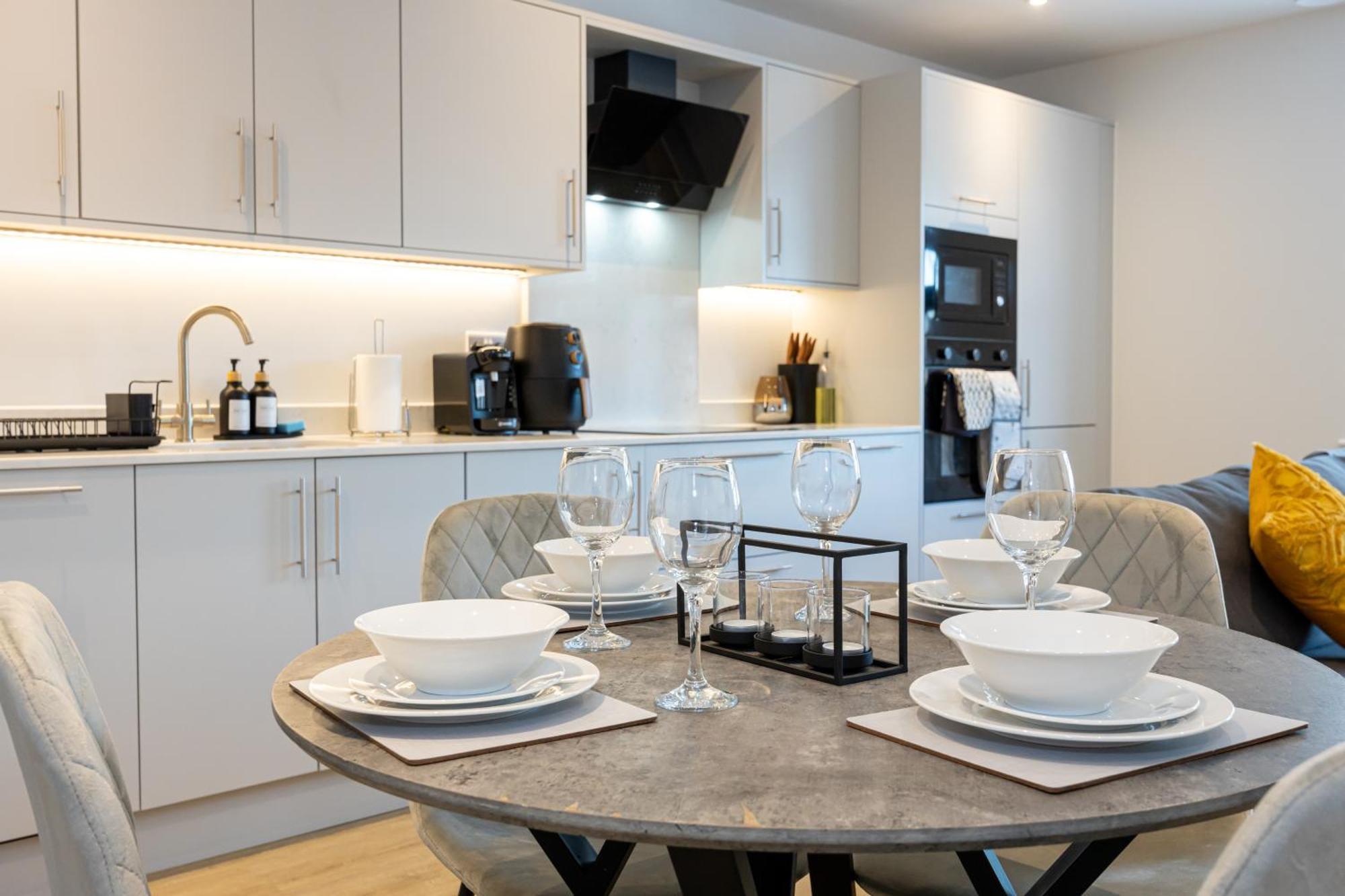 Modern 2 Bed Near Wythenshawe Hospital And Manchester Airport With Parking Ngoại thất bức ảnh