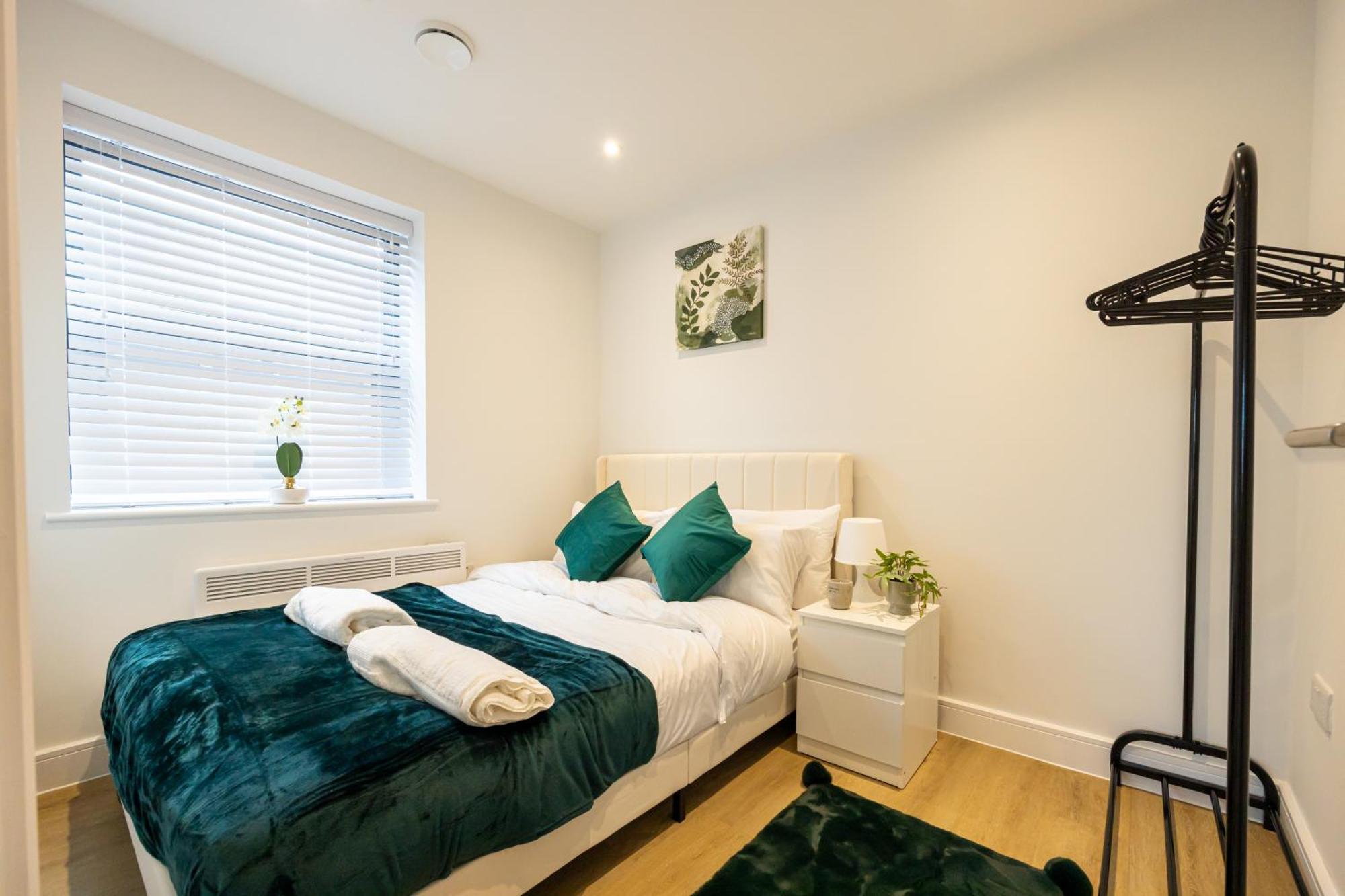 Modern 2 Bed Near Wythenshawe Hospital And Manchester Airport With Parking Ngoại thất bức ảnh